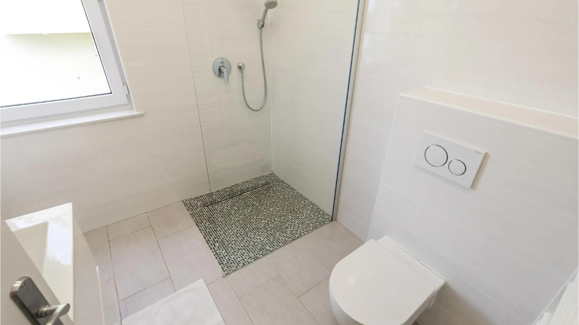 Lovely Home In Povljana With House Sea View Croacia