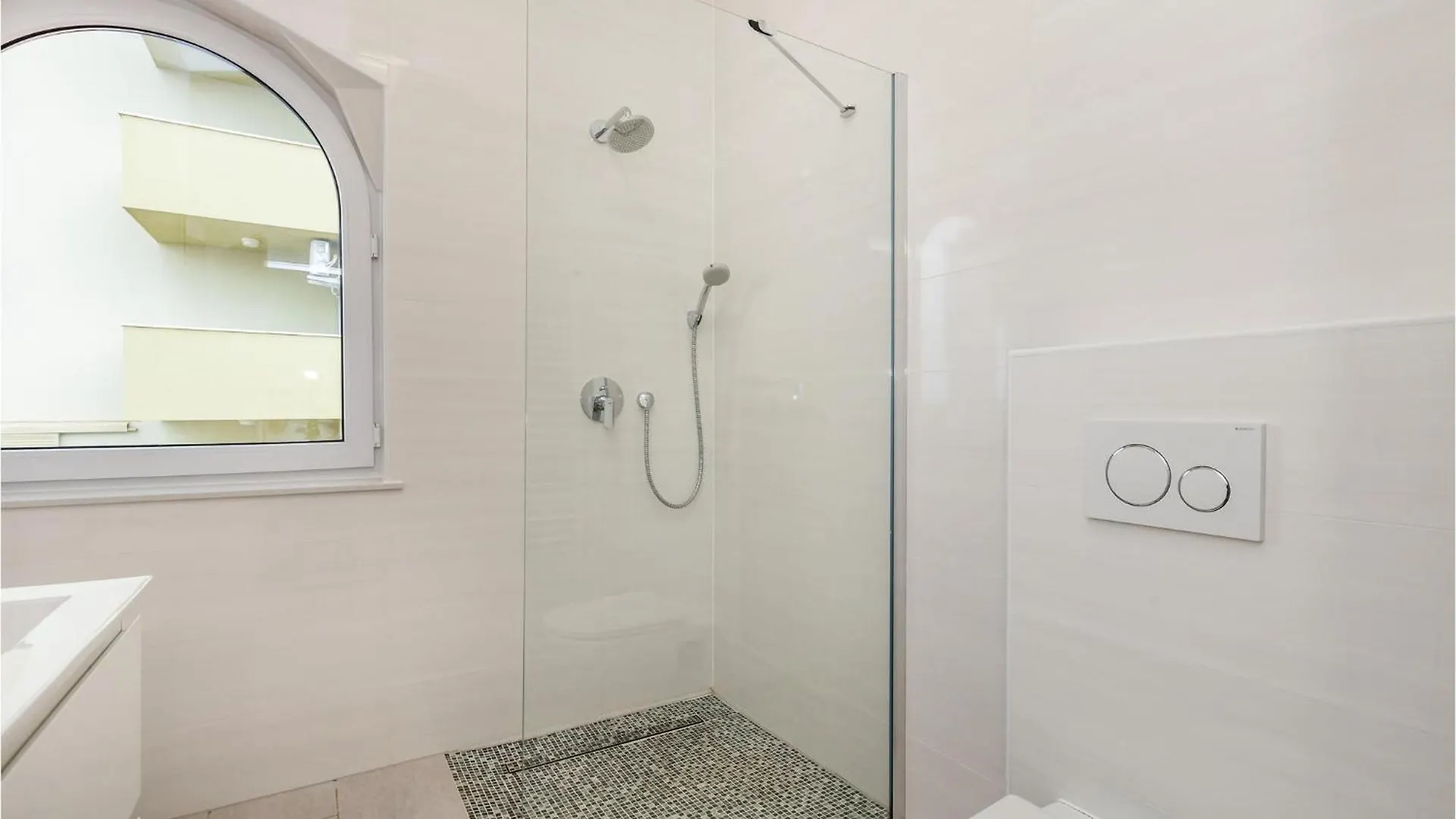 Lovely Home In Povljana With House Sea View 0*,