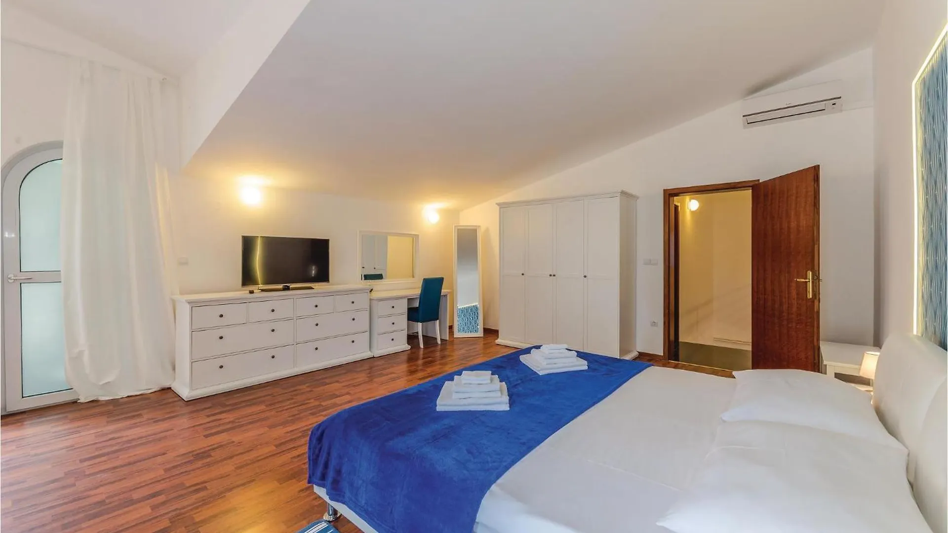 Lovely Home In Povljana With House Sea View Сasa de vacaciones