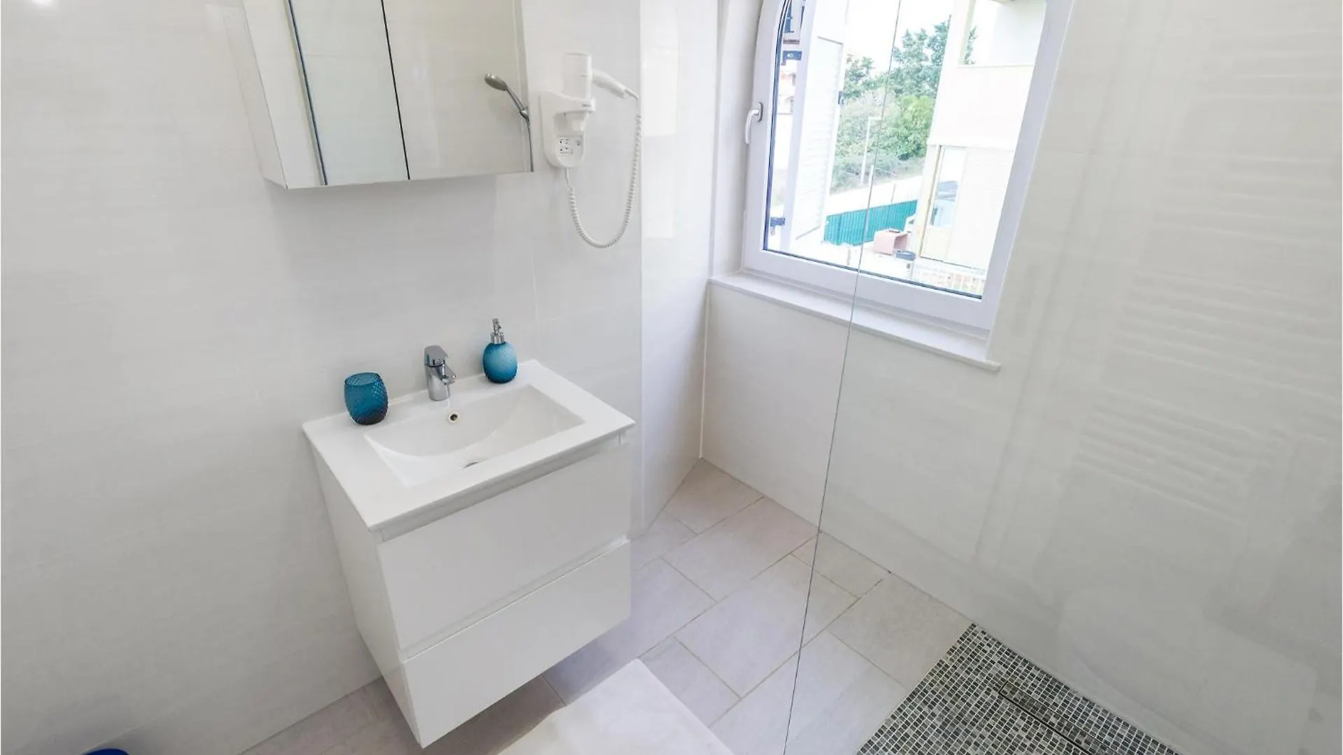 Сasa de vacaciones Lovely Home In Povljana With House Sea View